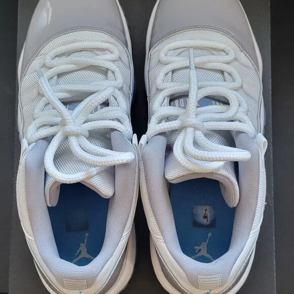 Air Jordan 11 Cement Grey - Picture 4 of 8